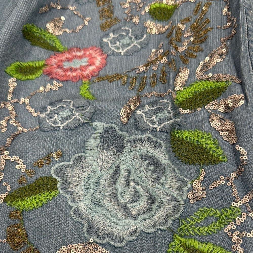 Embroidered Denim Shirt with Floral Design - Picture 6 of 7